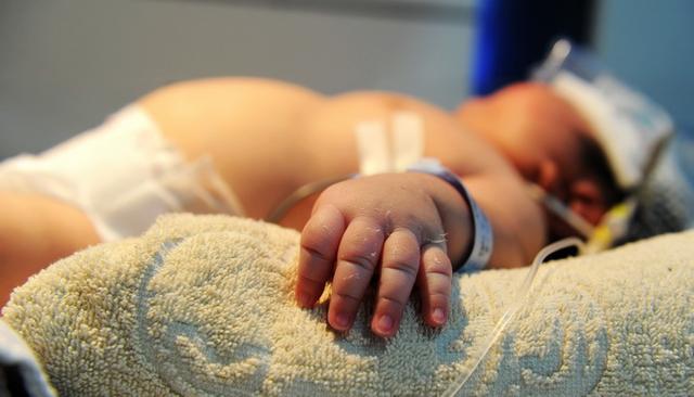 “88岁老婆婆生了8斤重儿子”？真相令人愤怒