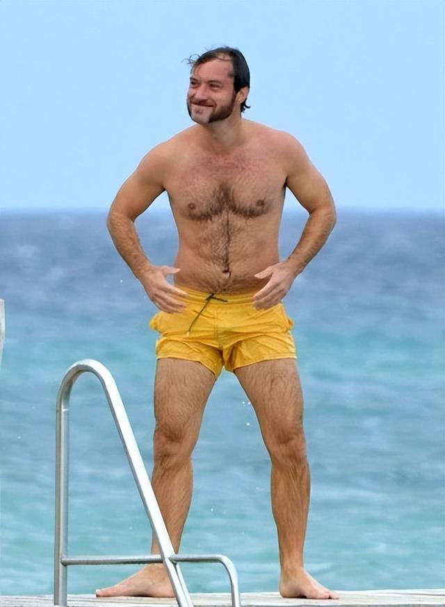 裘德洛:曾帅到掉渣,如今52岁油到不能看,6个孩子只有女儿像他