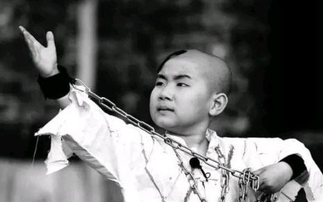 陶阳在进德云社以前的生活：亲生父母找不到人，名字也被改