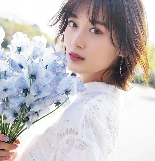 名模女优(山下美月，乃木坂中各方面优秀的成熟少女)