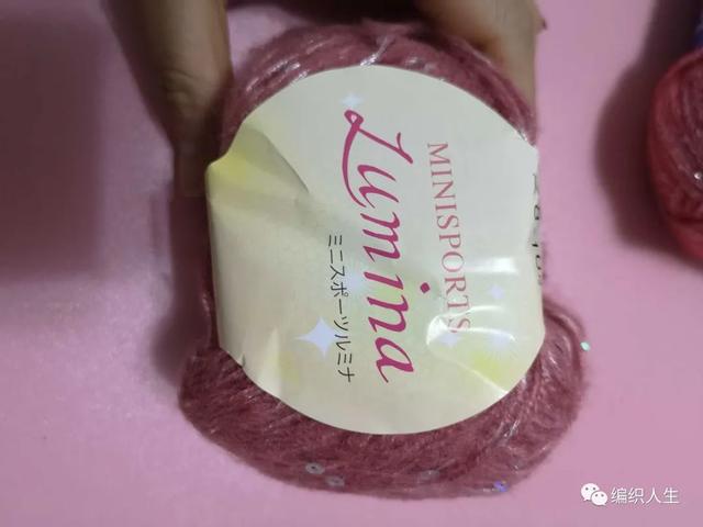 少女风改版华丽风：毛茸茸女士棒针大圆领阔袖套头毛衣（有编织图解）