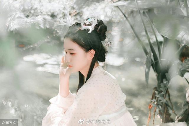 小说：王妃被诬陷与人私通，打入冷院，她一气之下去投河