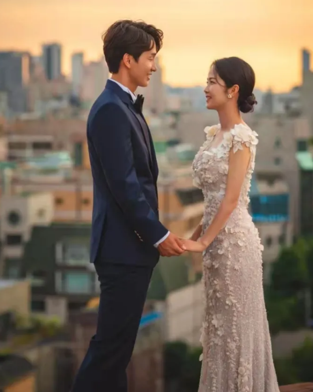 韩国美女国脚李玟娥公布婚讯:姐弟恋4年终成正果