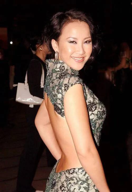 “电臀天后”李玟：凭屁股出名,嫁洋老公9次试管却总是怀不上孩子