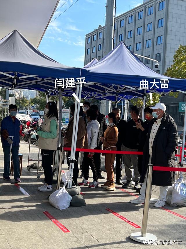 影星曲大雷现身浙江宁波象山影视城