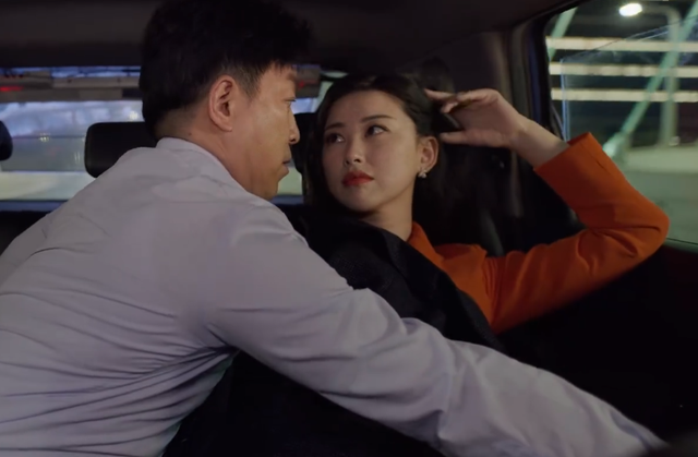 48岁黄渤新剧开播！搭档38岁朱珠被指演技浮夸，收视不佳剧情尴尬