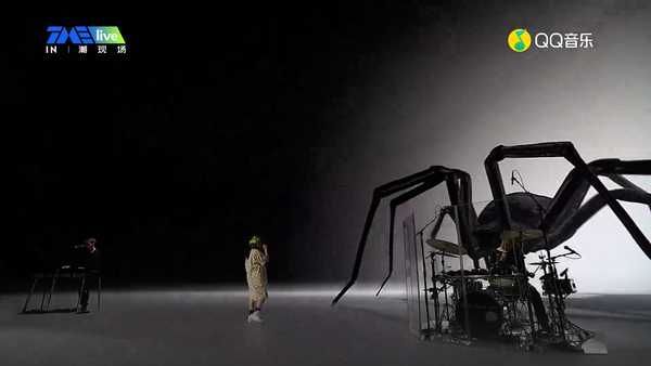 比莉·艾利什：一个月后，终于看到这场线上虚拟演唱会典范