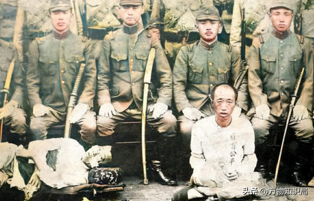 1940年,日军禁止公开的照片,一名慰安妇女孩表情呆滞,命运难测