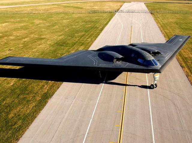 中国轰6：全球现存规模最大的战轰！“六爷”还能再战多长时间？