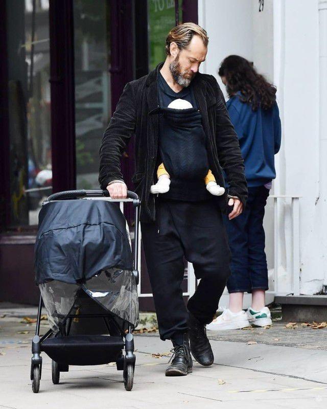 裘德洛:曾帅到掉渣,如今52岁油到不能看,6个孩子只有女儿像他