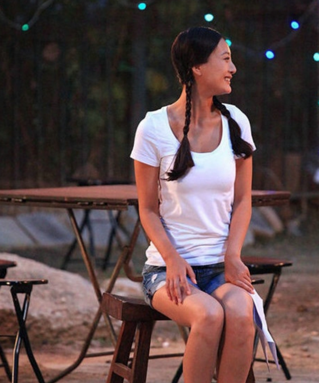 《一路向西》女主角王李丹妮近照,网友:28岁就成如此?