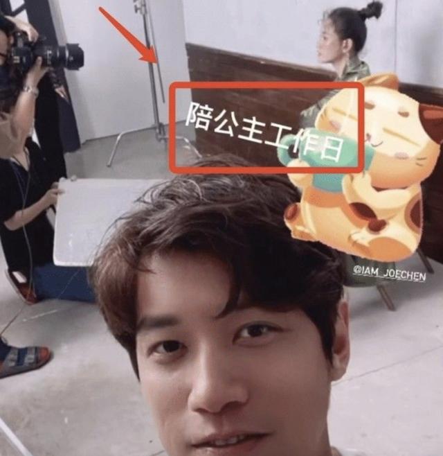 42岁陈乔恩婚后复出瘦脱相，吊带不合身锁骨窝可放硬币，脑门也太大了吧