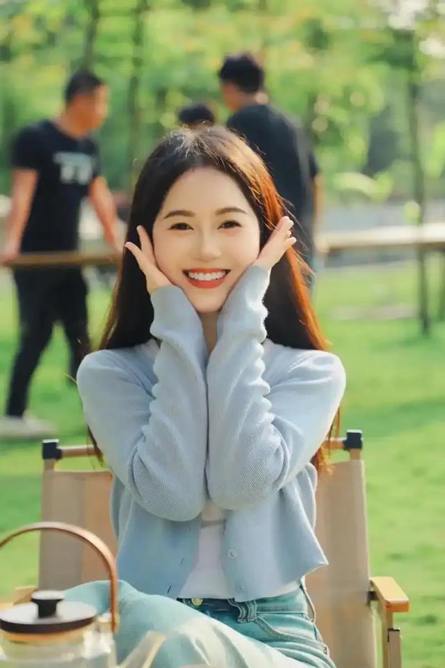 魔镜魔镜，谁是世界上最美丽的女人？