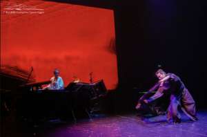 弄影(数智时代 万物造音：全国首个AI多媒体音乐剧场作品《弄影》成功首演)