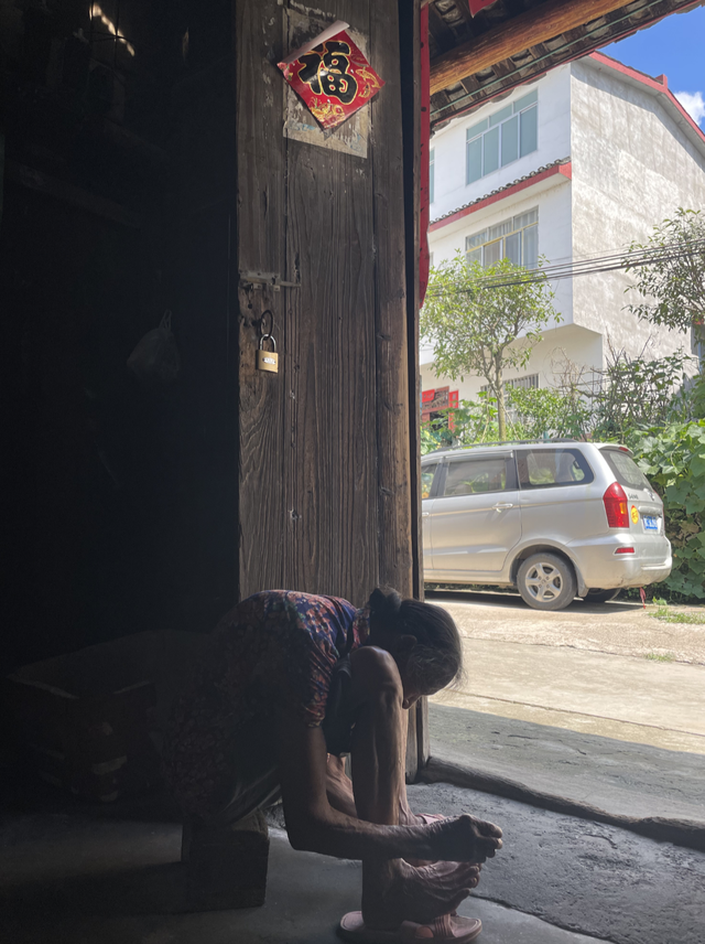 “栓Q哥”走红后：每天只睡五六个小时，可以合影但绝不喝酒