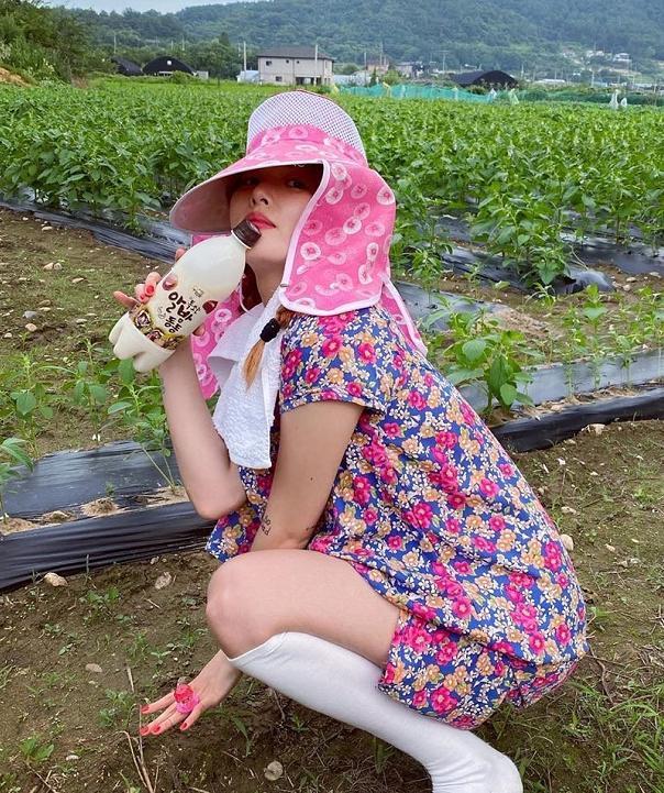 与泫雅恋情曝光遭开除，后借女友之名攀鸟叔，却因抛弃队友遭抵制