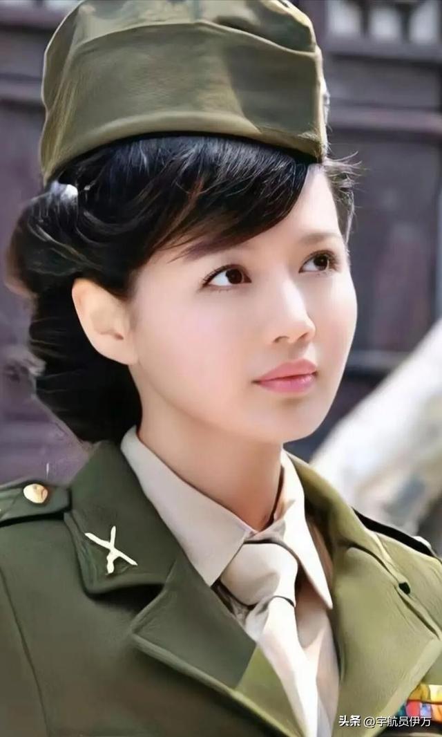 她是“军旅霸王花”，人美演技好却遭丈夫背叛，如今生活简单幸福