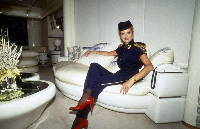 特朗普前妻伊凡娜：离婚后一生未改夫姓，逝后被特朗普当家人安葬