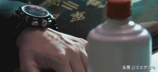 战狼：龙小云25岁已是正团级中校？吴京没把军衔搞明白，闹了乌龙