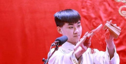 陶阳在进德云社以前的生活：亲生父母找不到人，名字也被改