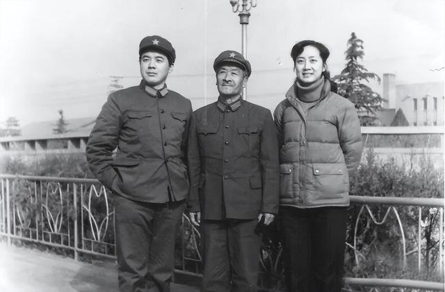 西部歌王王洛宾：3次坐牢，离婚又再婚，去世后儿子为他打官司