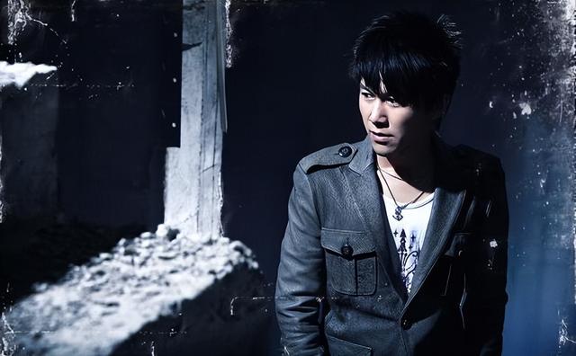 一把乐器都不会，却创作出400多首金曲，他的歌究竟土不土