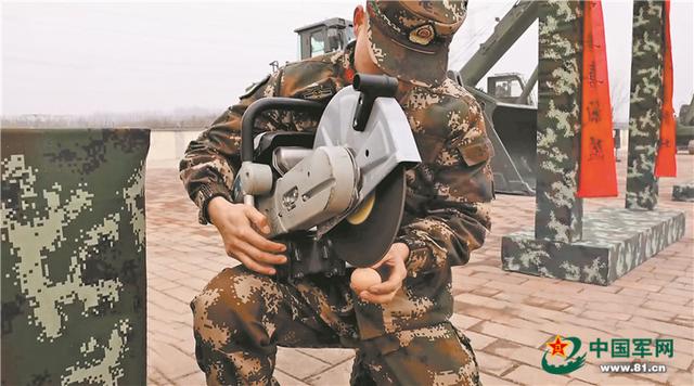 军营里的极限挑战!练兵场上的这些超燃画面告诉我们什么