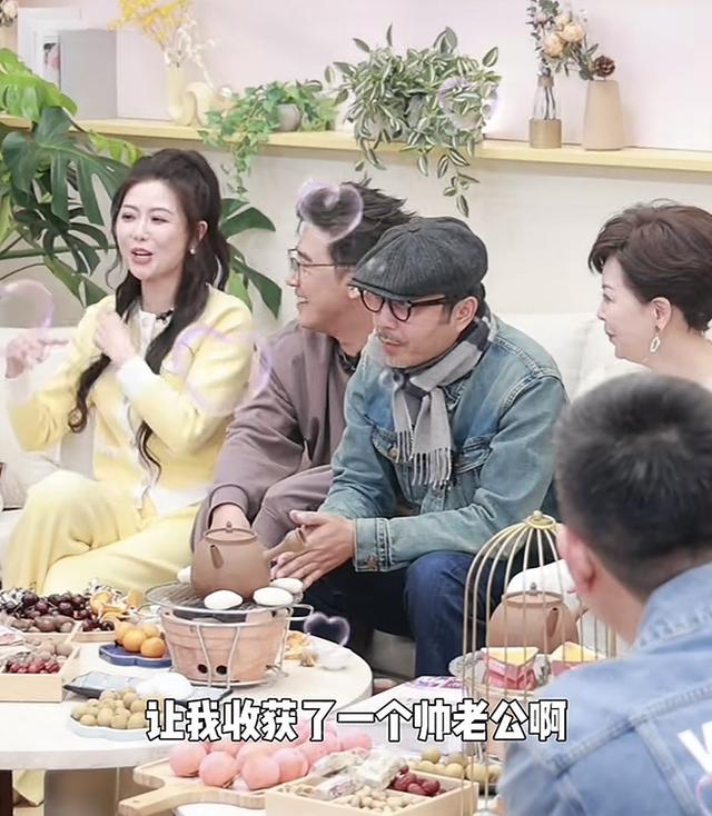 汪涵和仇晓坐一起不敢对视，马可看yoyo眼神拉丝，肢体细节不骗人