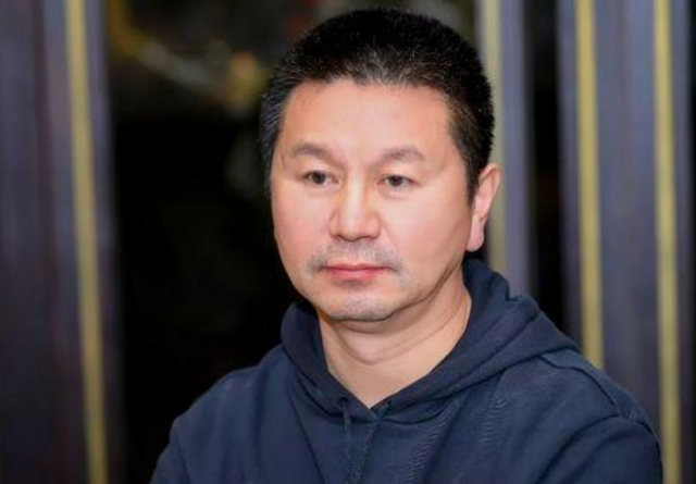 著名演员吴若甫：当红时被绑架，44岁娶22岁妻子，如今怎么样了？