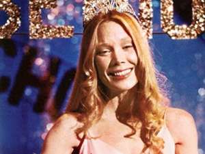 魔女嘉莉(魔女嘉莉将拍续集，经典恐怖片再上演，主角或将是变性演员出演？)