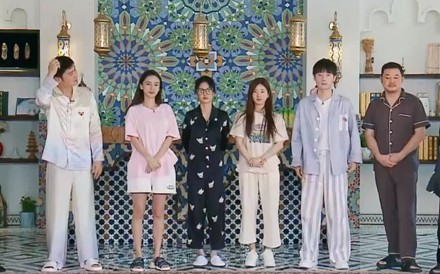 《奔跑吧》睡衣专场暴露明星身高：白鹿只穿拖鞋也比赵露思周深高