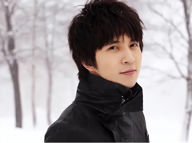 星途坎坷的薛之谦：高调与前妻复合，前女友爆料让他人设坍塌