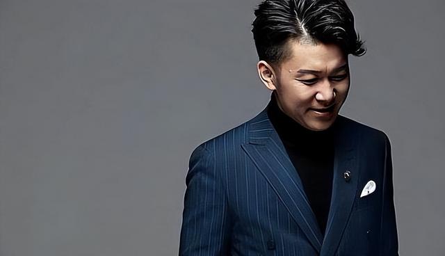 一把乐器都不会，却创作出400多首金曲，他的歌究竟土不土