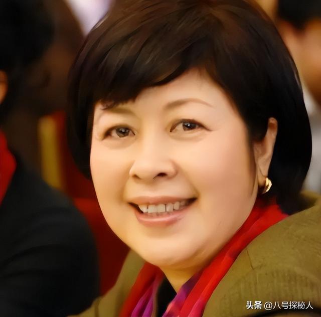 身价过百亿,坐拥北京一条街出门私人飞机,京圈内的富婆都有谁?