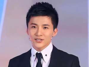 主持人边策(2015年，央视“最帅主持”边策坠楼身亡，真相可能不止那么简单)