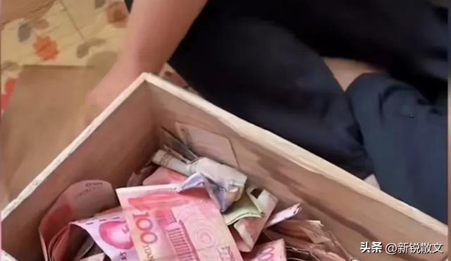 姑娘在两个小伙子之间难以抉择，竟然用这种方式决定了婚姻大事