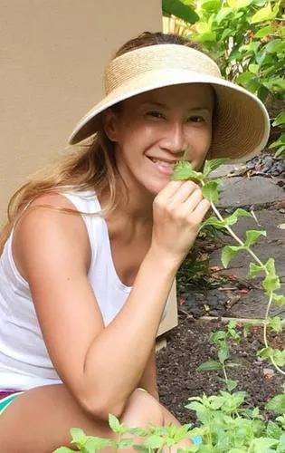 “电臀天后”李玟：凭屁股出名,嫁洋老公9次试管却总是怀不上孩子