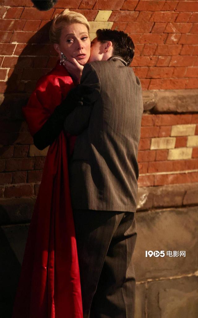 《至尊马蒂》曝路透!甜茶与相差23岁小辣椒激吻