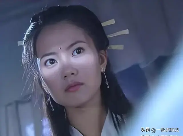 高圆圆眼波流转，顾盼生辉，一代佳人