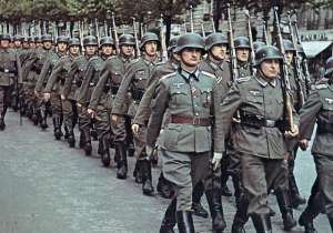 纳粹军官(最具骑士特色的军队？二战德军军官佩戴手枪的小细节就能看出来)