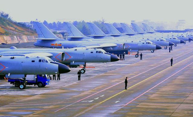 中国轰6：全球现存规模最大的战轰！“六爷”还能再战多长时间？