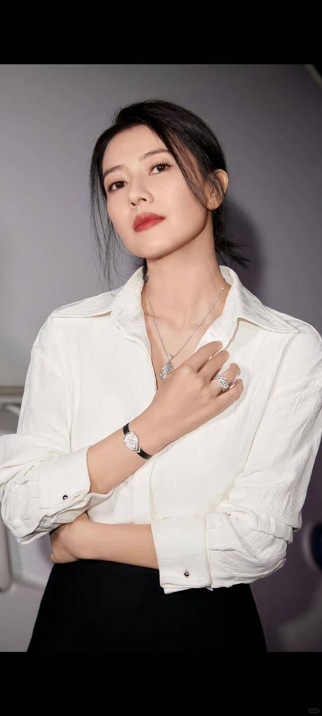 魅力女神高圆圆,原来她才是“大号水蜜桃”,这谁能顶得住啊?