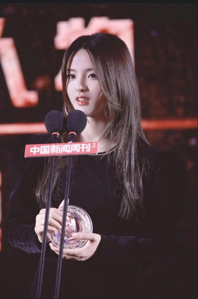 笨小孩杨超越：初中辍学、流水线打工，她如何从江苏农村逆袭？