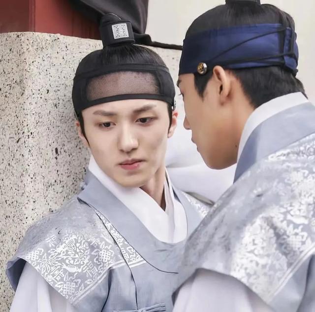 一口气刷完这部韩国宫斗剧，真香，更贴近黑色喜剧