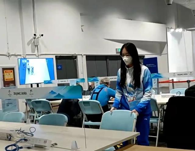 冬奥河南志愿者秦泽：每天跟不同的人“say hi”很开心