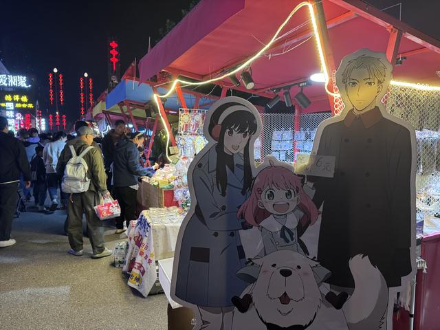 品美食、看表演、做手工……通州月亮河艺术小镇国庆夜市火热