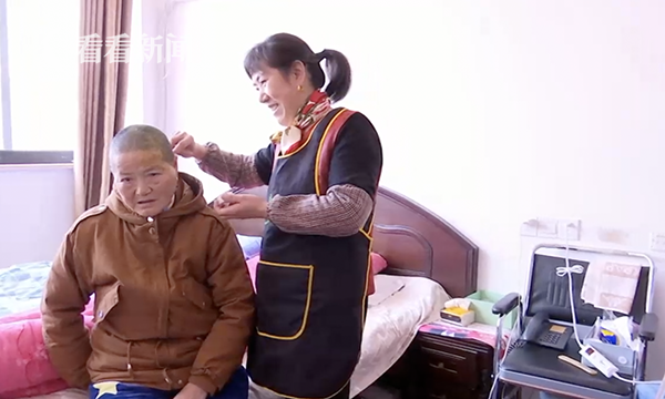 将心比心！保姆妈妈患病 雇主成全孝心：接来一起照顾吧