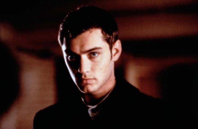 裘德洛:曾帅到掉渣,如今52岁油到不能看,6个孩子只有女儿像他