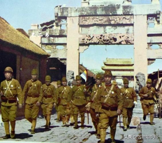 1940年,日军禁止公开的照片,一名慰安妇女孩表情呆滞,命运难测