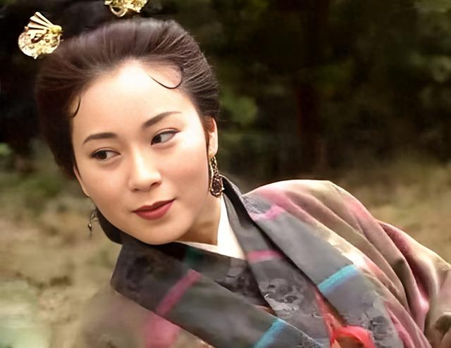 难怪黄蓉选择同归于尽，你看襄阳城破后，她沦为何人的玩物？